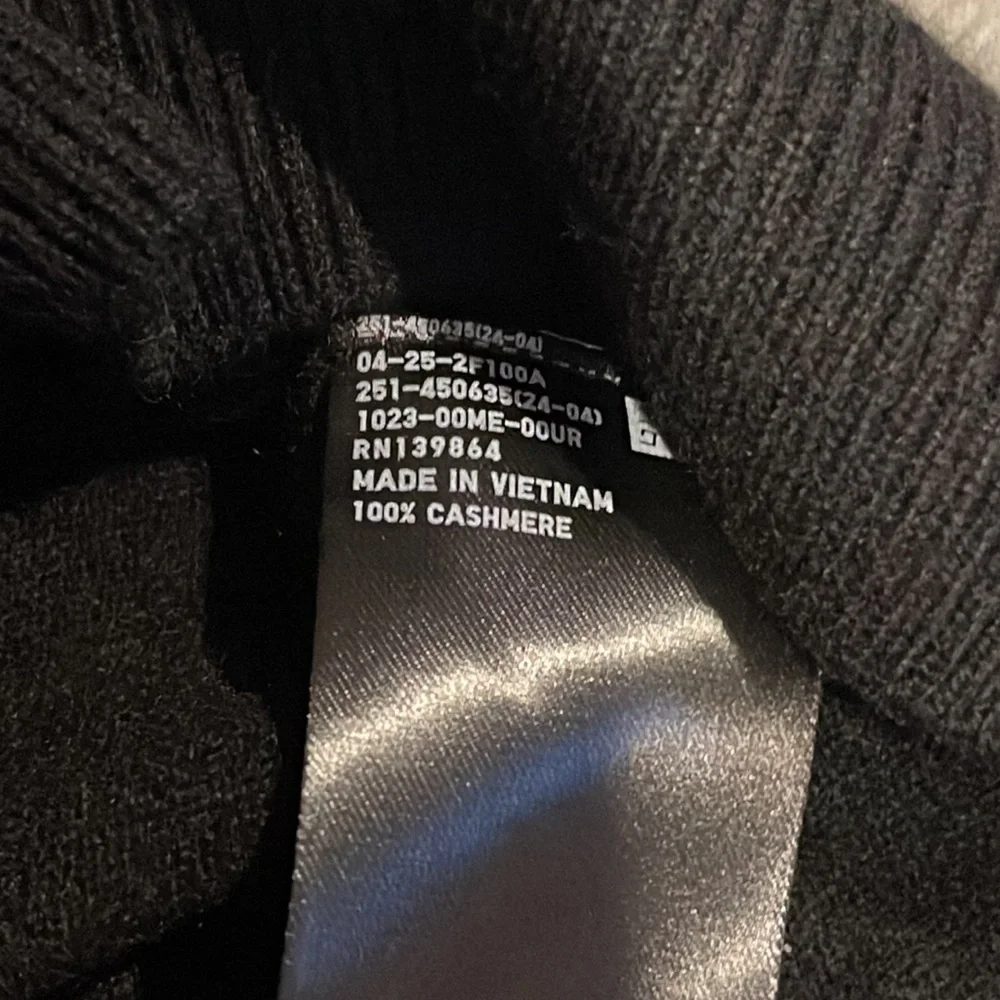 NWOT super soft Uniqlo 100% cashmere sweater size XS